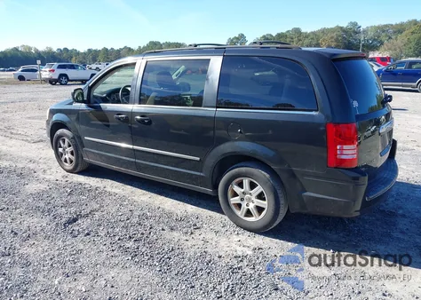 2010 Chrysler Town & Country Touring из США, поврежденный, VIN 2A4RR5D11AR151007